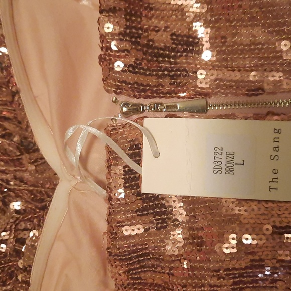 A dress - Picture 8 of 8